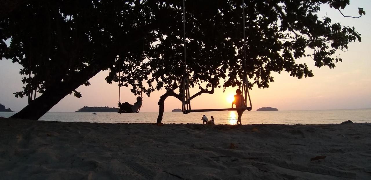 Meerak Vintage@Pattaya Hostel หาดจอมเทียน ภายนอก รูปภาพ